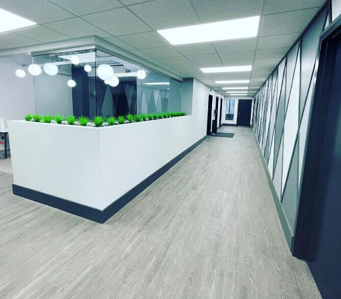 More Photos Of 24681 Northwestern Hwy, Southfield Office For Lease