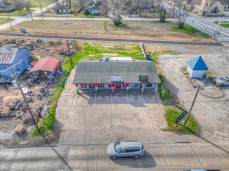 More Photos Of 103 S Home St, Corrigan Freestanding For Lease