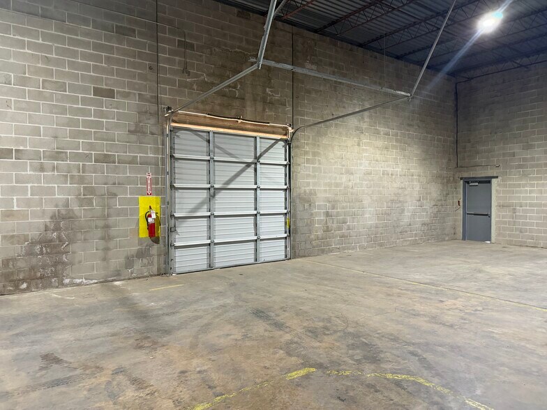 More Photos Of 329 S Blackwelder Ave, Oklahoma City Warehouse For Lease