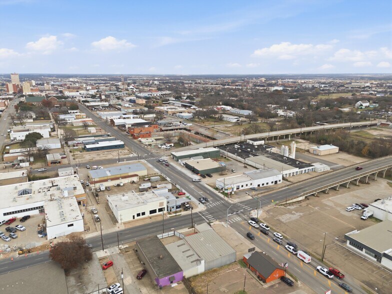 More Photos Of 1801 Franklin Ave, Waco Flex For Sale