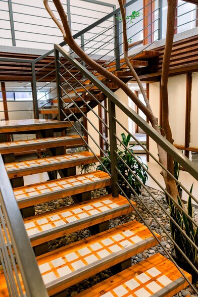 More Photos Of 535 N Highway 101, Solana Beach Office For Lease