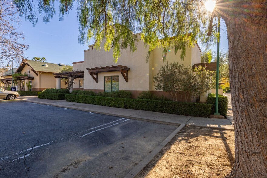 More Photos Of 407 Bryant Cir, Ojai Manufacturing For Sale