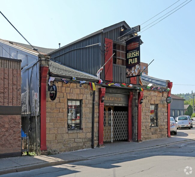 More Photos Of 33 Bowen St, Hamilton Restaurant For Sale