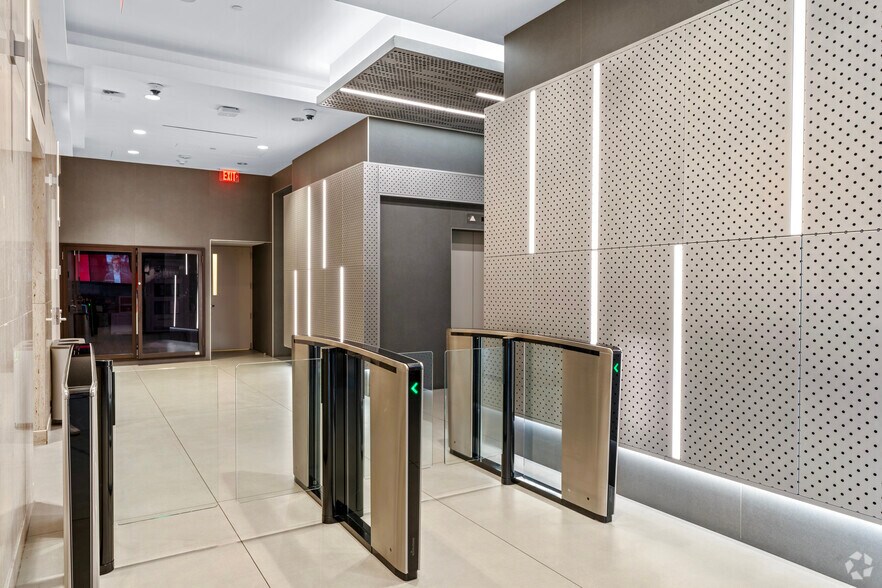 More Photos Of 899 W Cypress Creek Rd, Fort Lauderdale Office For Lease