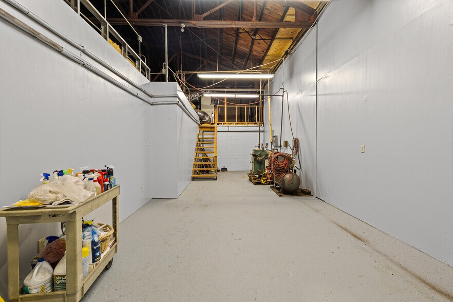 More Photos Of 500 E Main St, Kilgore Office For Sale