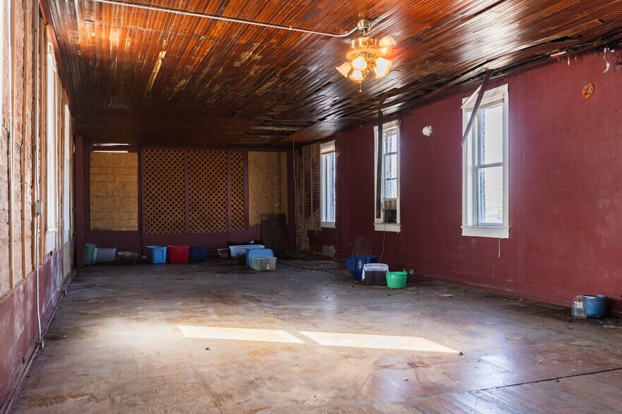 More Photos Of 135 Main St, Smiths Grove Storefront For Sale