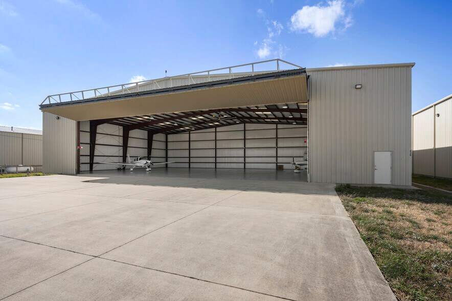 Primary Photo Of 1438 Airport Blvd, Mesquite Specialty For Sale