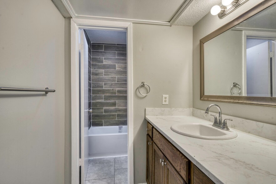 More Photos Of 2000 Kazmeier Plz, Bryan Apartments For Sale