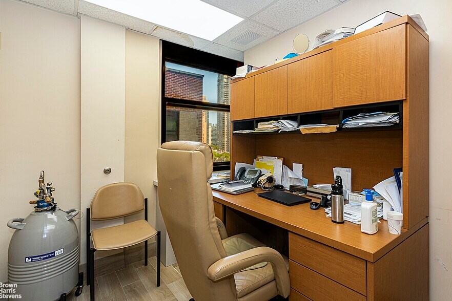 More Photos Of 121 E 60th St, New York Medical For Sale