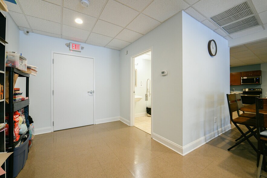 More Photos Of 570-572 Boston Post Rd, Milford Storefront Retail Office For Sale