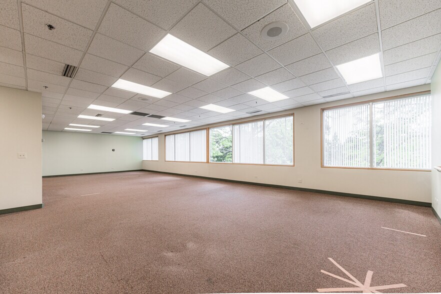 More Photos Of 290 Springfield Dr, Bloomingdale Medical For Lease