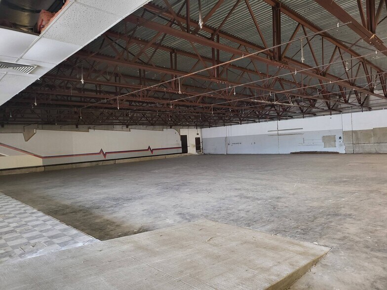 More Photos Of 361 Blanding Blvd, Orange Park Bowling Alley For Sale