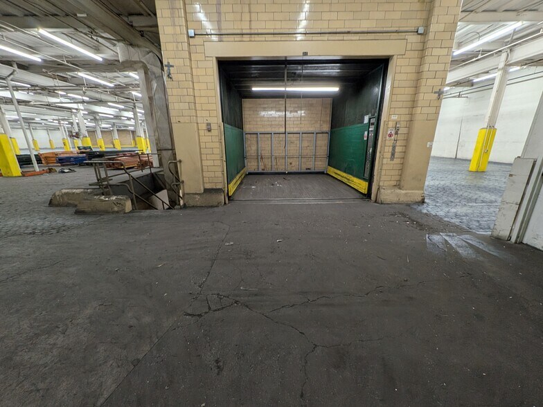 More Photos Of 2000-2009 Elmwood Ave, Sharon Hill Warehouse For Lease