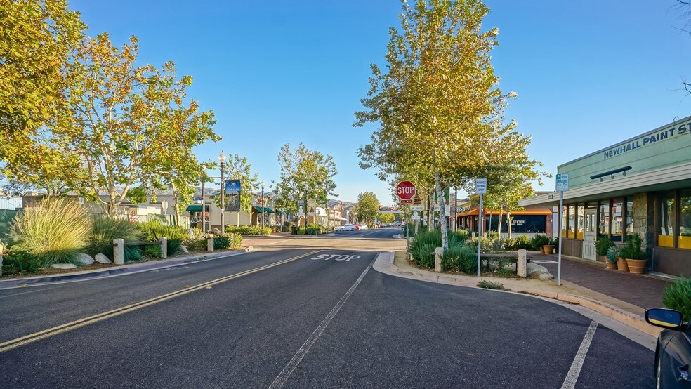 More Photos Of 24421 Main St, Santa Clarita Freestanding For Lease