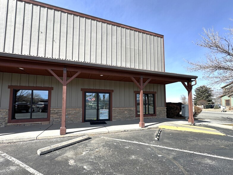 More Photos Of 1414 Hawk Pky, Montrose Freestanding For Lease