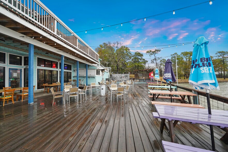 More Photos Of 371 Navaho Trl, Onalaska Restaurant For Sale