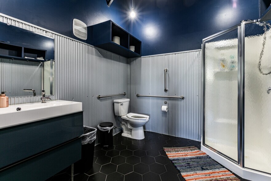 More Photos Of 4383 Forestdale Dr, Park City Warehouse For Lease