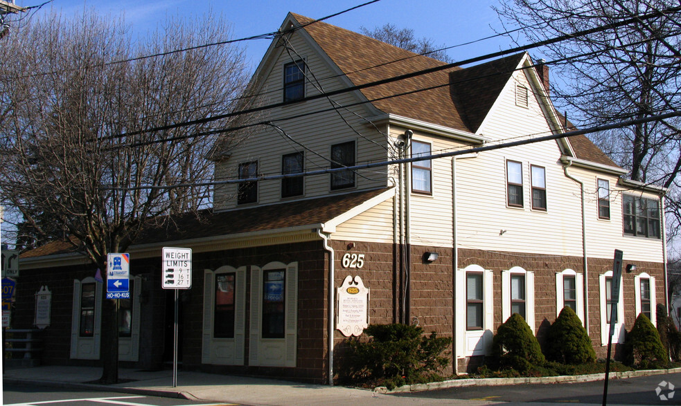 Primary Photo Of 625 N Maple Ave, Ho Ho Kus Office For Lease