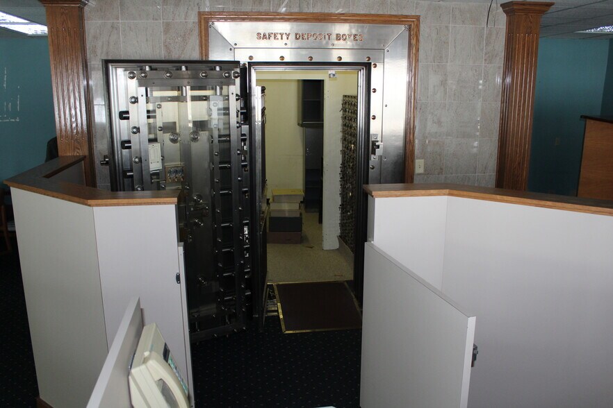 More Photos Of N4386 State Road 49, Poy Sippi Bank For Sale