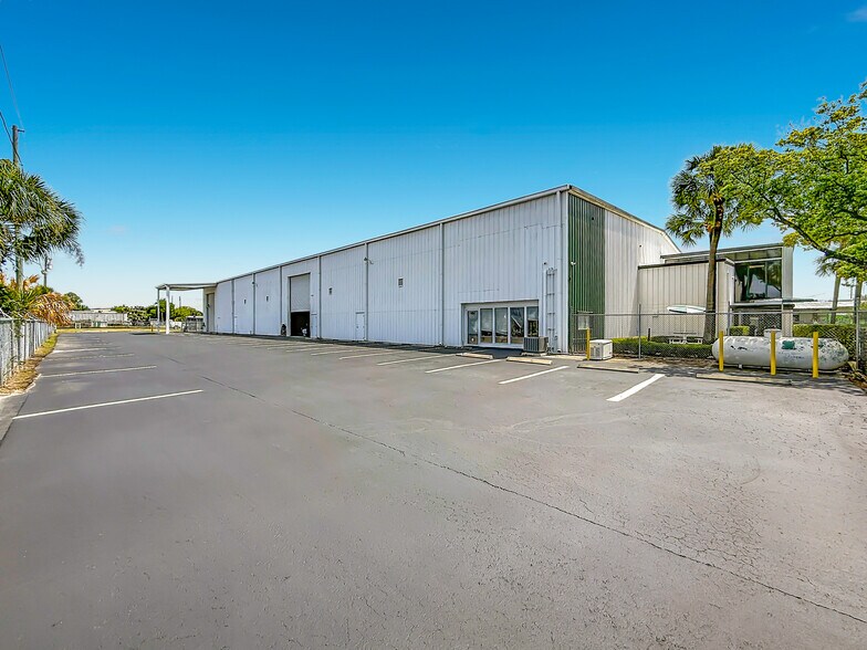 More Photos Of 4677 118th Ave N, Clearwater Manufacturing For Sale