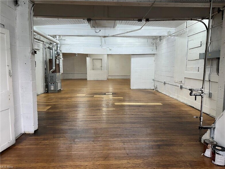 More Photos Of 1301 Brownell Ave, Lorain Service For Sale