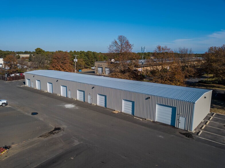 More Photos Of 999 Airport Rd, Lakewood Warehouse For Lease