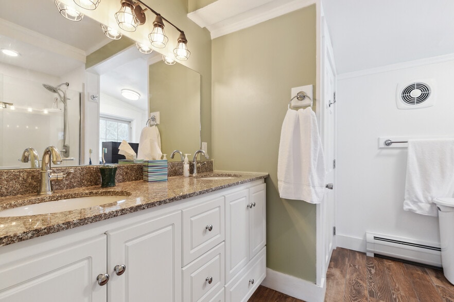 More Photos Of 67 Pleasant View Rd, Bradford Hotel For Sale