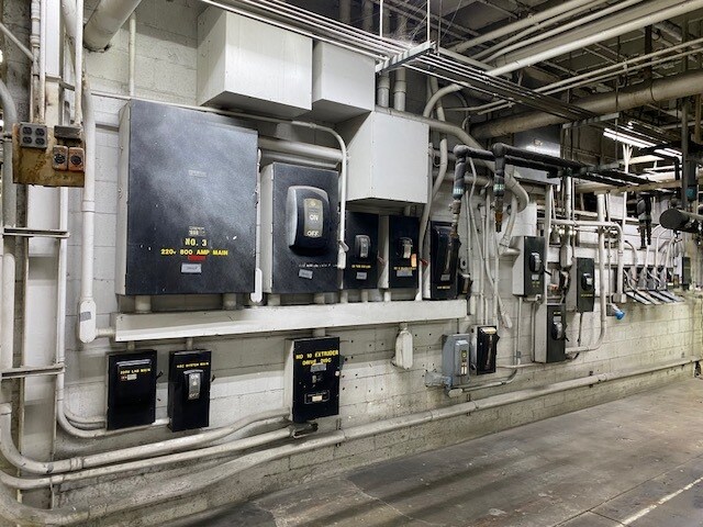 More Photos Of 955 E Diamond Ave, Evansville Manufacturing For Lease