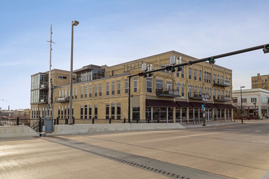 More Photos Of 2 N 8th St, Manitowoc Medical For Lease