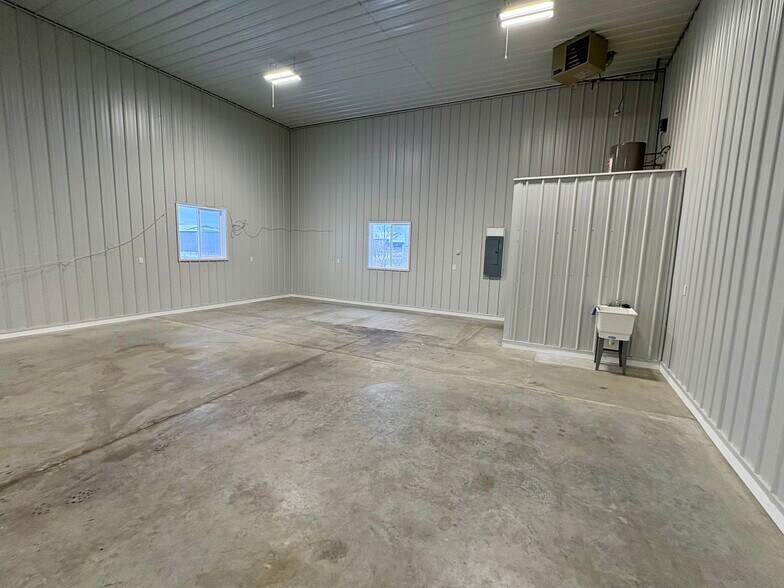 More Photos Of 1461 Industry Dr, Traverse City Industrial For Lease