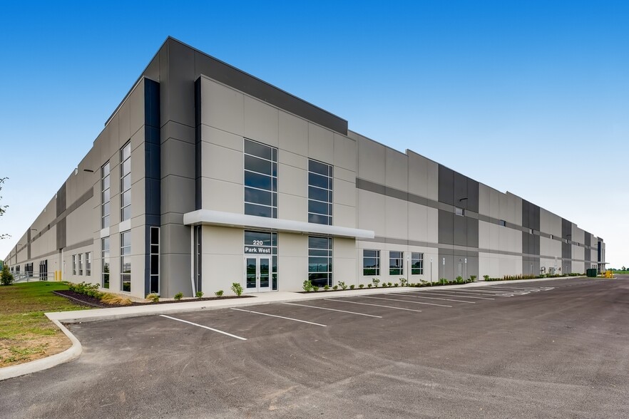 More Photos Of 220 Park West Dr, West Jefferson Distribution For Lease