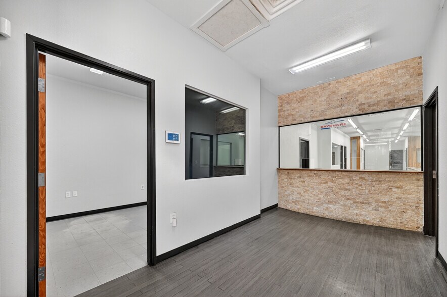 More Photos Of 3413 Herring Ave, Irving Funeral Home For Lease