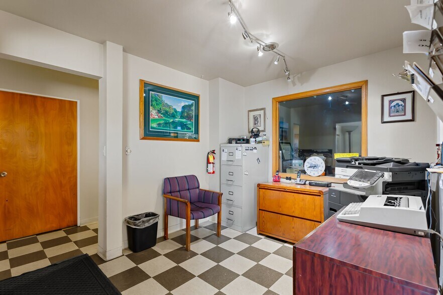 More Photos Of 216 N 40th Ave, Yakima Freestanding For Lease