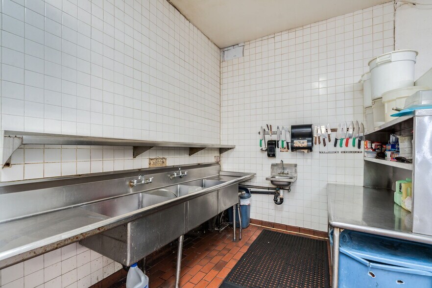 More Photos Of 5222 S Central Ave, Phoenix General Retail For Sale