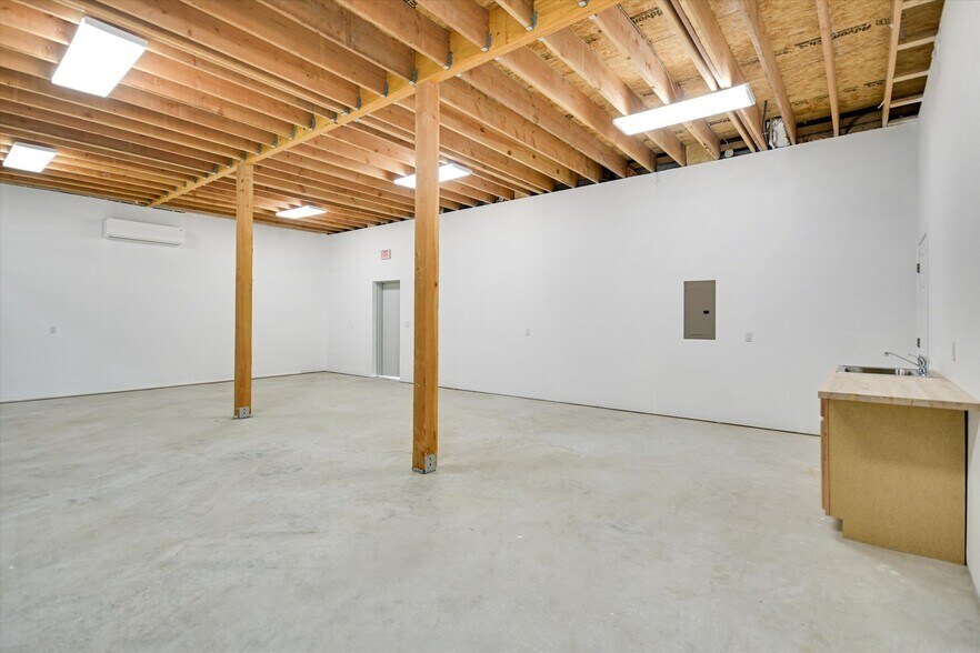 More Photos Of 10020 Darden Hill Rd, Austin Light Distribution For Lease