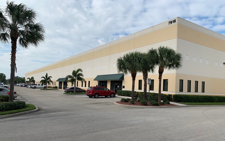 More Photos Of 7916 Drew Cir, Fort Myers Distribution For Lease