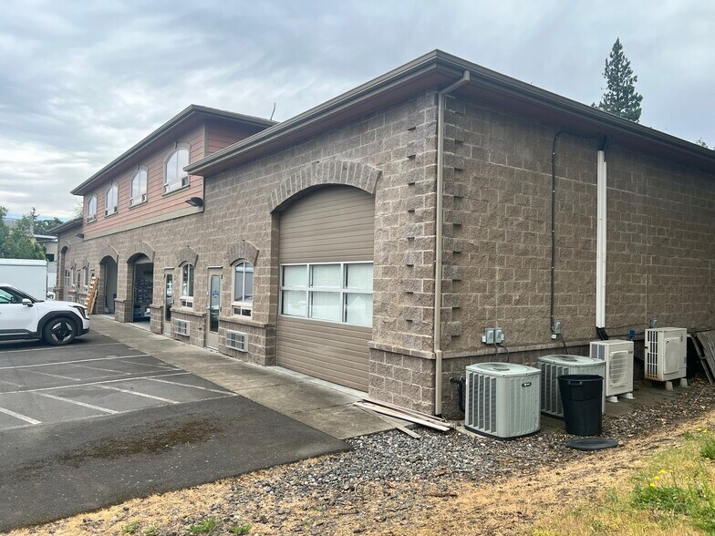 More Photos Of 202 Wasco Loop, Hood River Warehouse For Lease