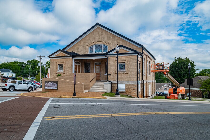 More Photos Of 117 1st Ave NE, Winchester General Retail For Sale