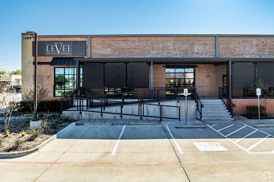 More Photos Of 1108 Quaker St, Dallas Showroom For Lease