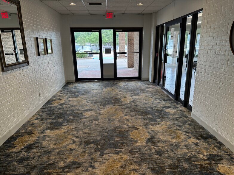 More Photos Of 1323 S 27th St, Nederland Medical For Sale