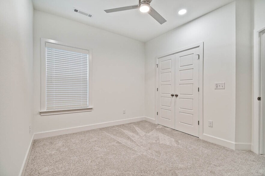 More Photos Of 502-510 W Persimmon St, Rogers Apartments For Sale