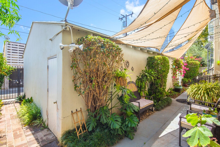 More Photos Of 9936 Robbins Dr, Beverly Hills Apartments For Sale