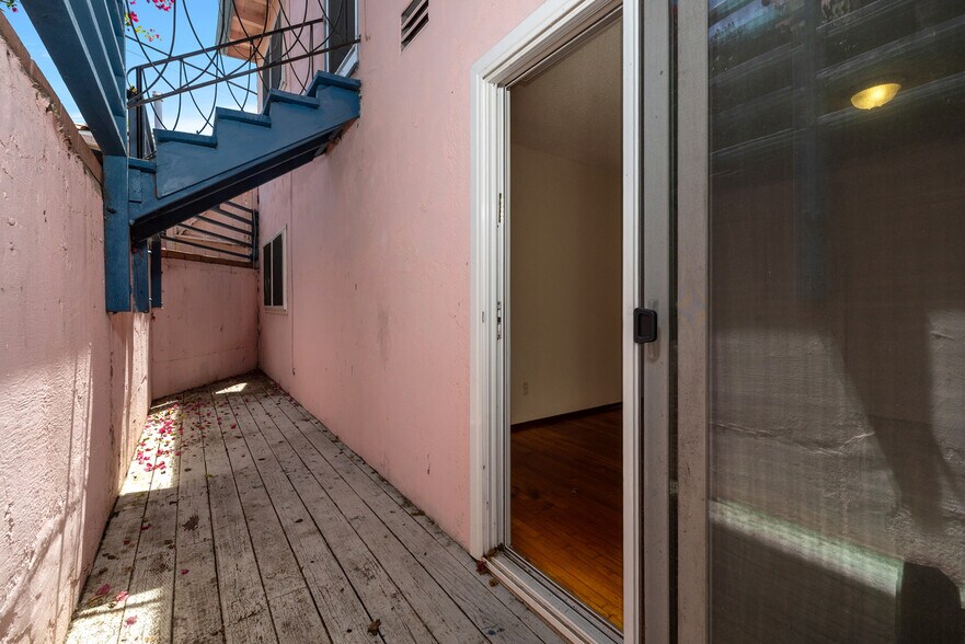 More Photos Of 2801-2807 Columbia St, San Diego Apartments For Sale