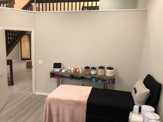 More Photos Of 13907 N Dale Mabry, Tampa Office For Sale