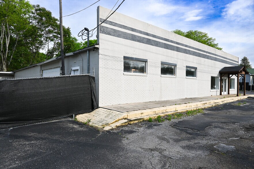 More Photos Of 2901 N Meridian St, Huntsville Light Distribution For Lease