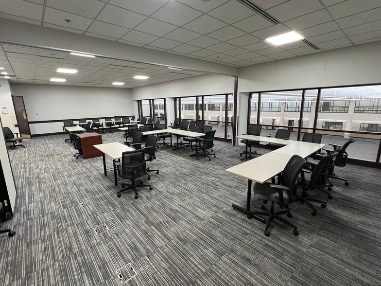 More Photos Of 1002 Arthur Dr, Lynn Haven Light Manufacturing For Sale