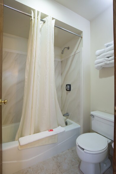 More Photos Of 200 S Pine Ridge Ave, Merrill Hotel For Sale