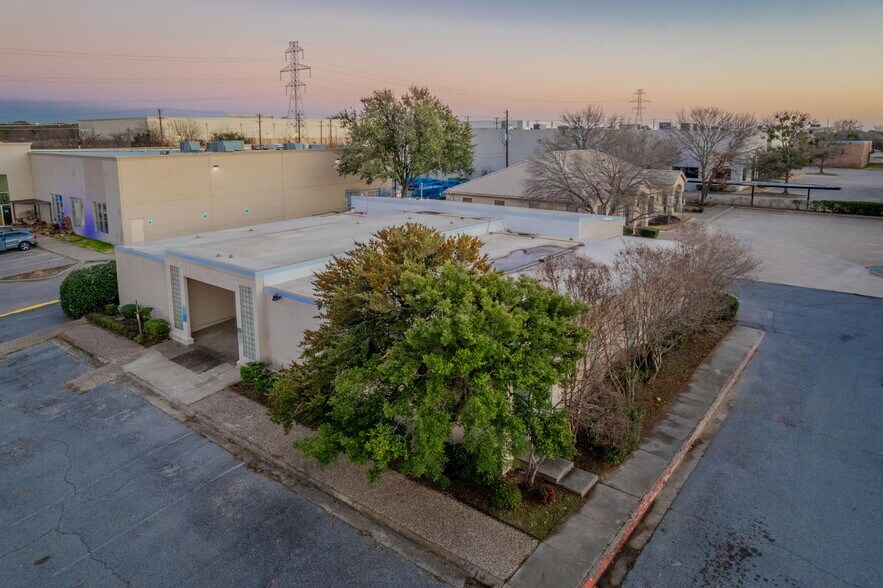 More Photos Of 2908 E Trinity Mills Rd, Carrollton Office For Lease