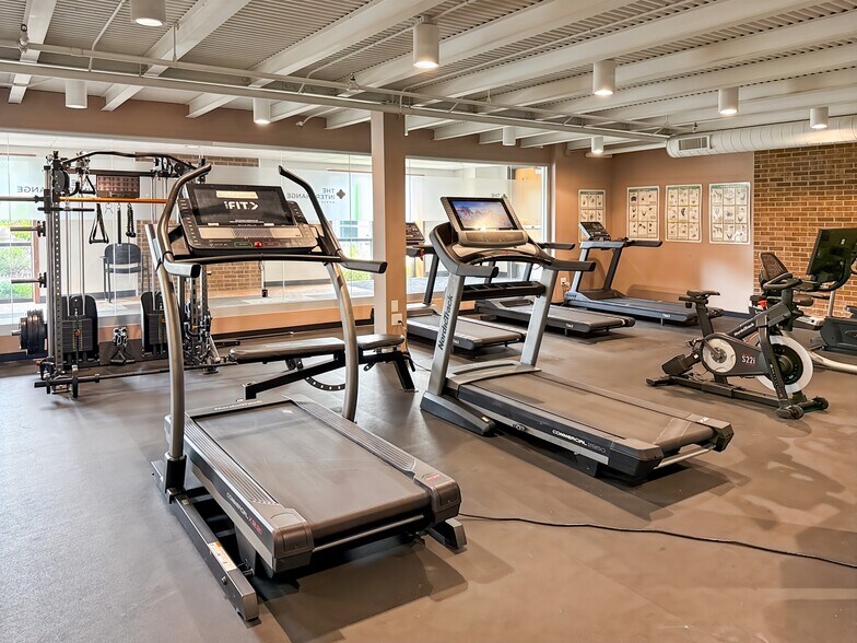 More Photos Of 2355 Highway 36 W, Roseville Coworking Space