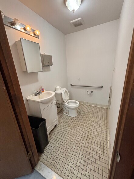 More Photos Of 230 Skipjack Rd, Prince Frederick Warehouse For Lease